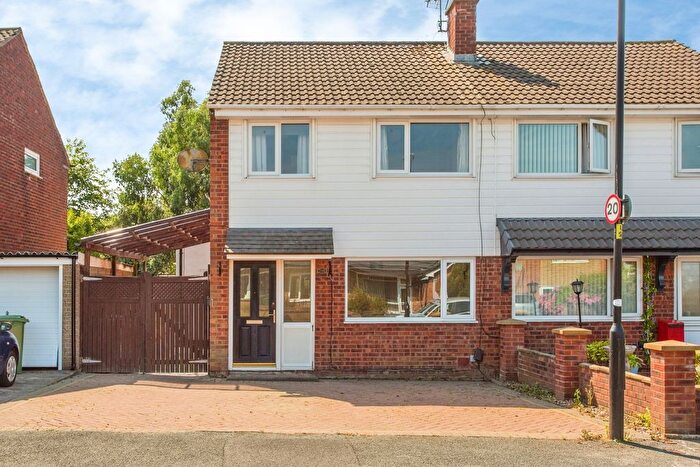 3 Bedroom Semi-Detached House For Sale In Claughton Avenue, Leyland, Lancashire, PR25