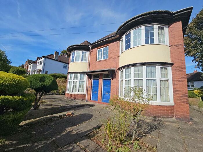 2 Bedroom Flat For Sale In Harrogate Road, Leeds, LS7