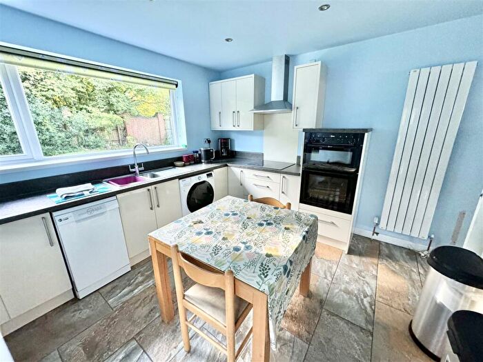 2 Bedroom Detached Bungalow For Sale In The Avenue, Sutton-In-Ashfield, NG17