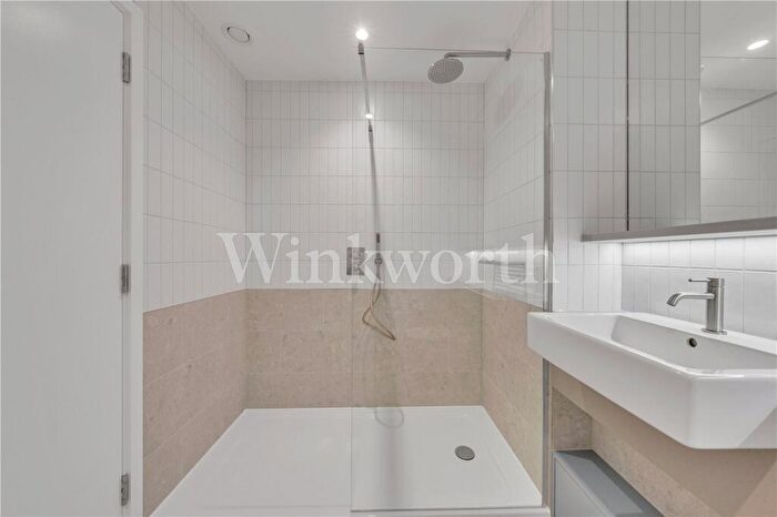 2 Bedroom Apartment To Rent In Ribbon Lane, London, NW2