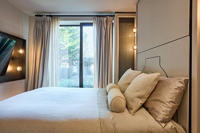 Studio To Rent In Wilesden Lane, London, NW6