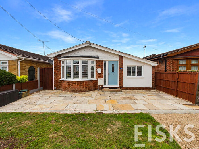 3 Bedroom Detached Bungalow For Sale In Limetree Road, Canvey Island, SS8