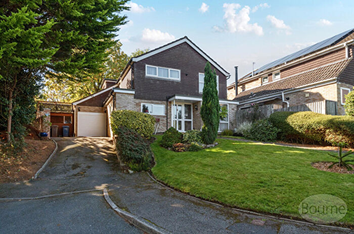 4 Bedroom Detached House For Sale In Windsor Crescent, Farnham, Surrey, GU9