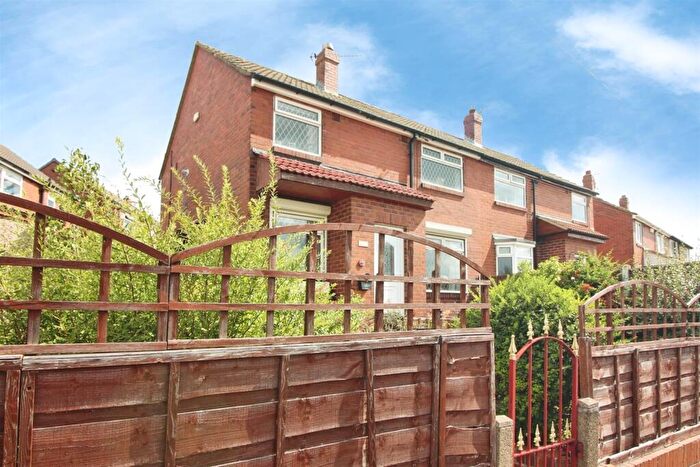 3 Bedroom Semi-Detached House For Sale In Manor Crescent, Rothwell, Leeds, LS26