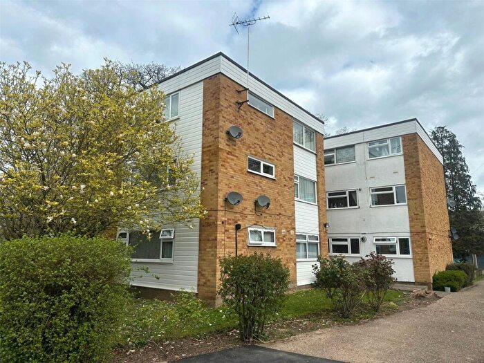 2 Bedroom Flat For Sale In Haynes Close, Slough, Berkshire, SL3