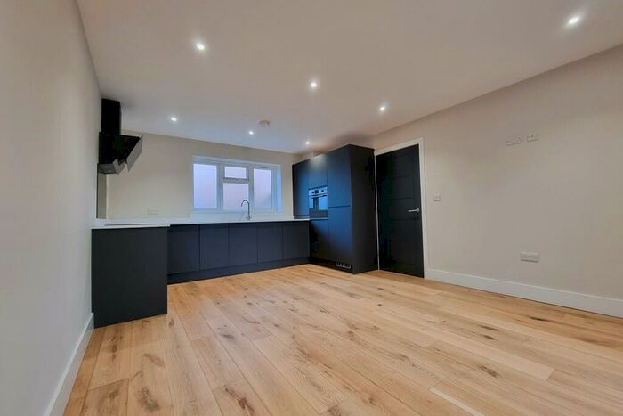2 Bedroom Apartment For Sale In Waterlooville, Hampshire, PO7