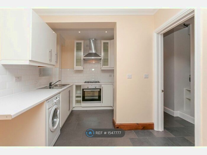 2 Bedroom Flat To Rent In Gedling House, London, SE22