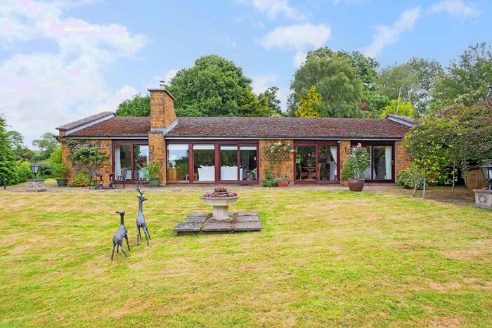 4 Bedroom Detached Bungalow For Sale In Whiteway, Mollington, Banbury, OX17