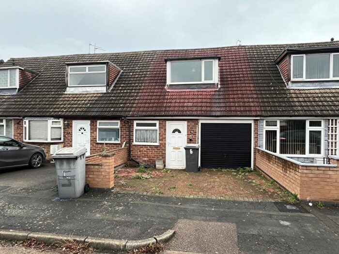 3 Bedroom Town House For Sale In Fairfax Close, Leicester, LE4