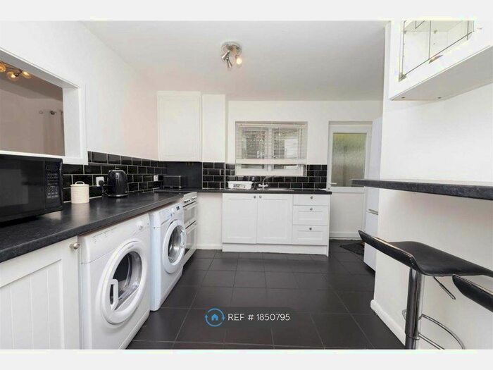 3 Bedroom Maisonette To Rent In Community Road, Greenford, UB6