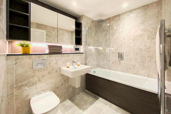 2 Bedroom Flat To Rent In Newnton Close, London, London, N4