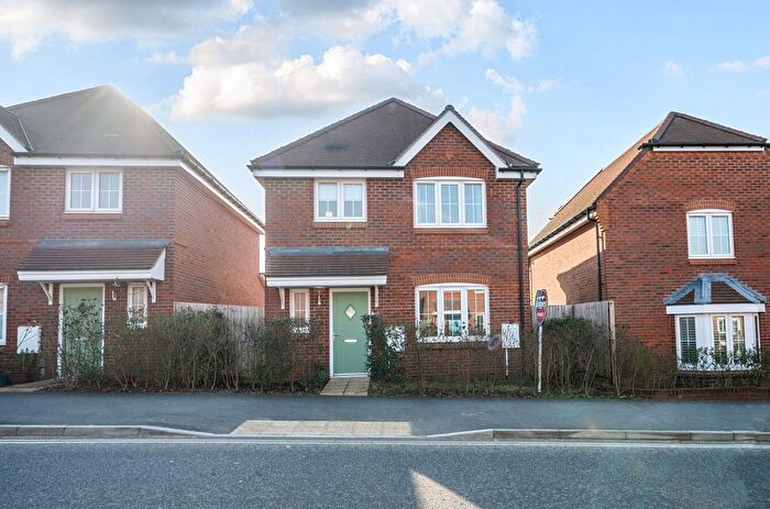 3 Bedroom Detached House For Sale In Stonehill Road, Ash, Surrey, GU12
