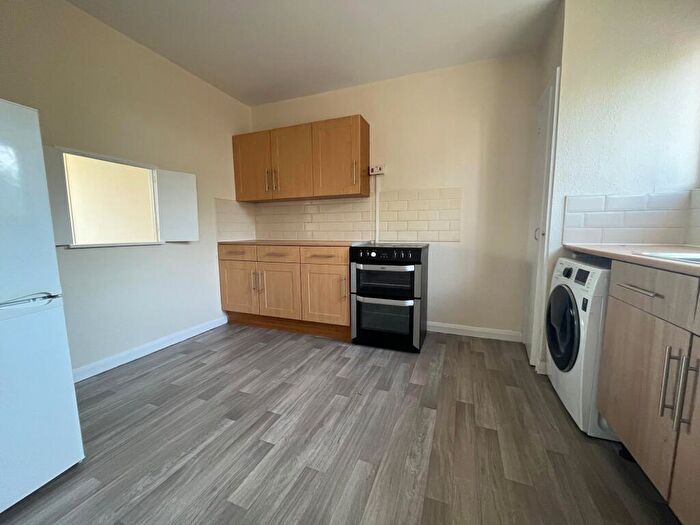 3 Bedroom Apartment To Rent In - Benhall Avenue, Cheltenham, GL51