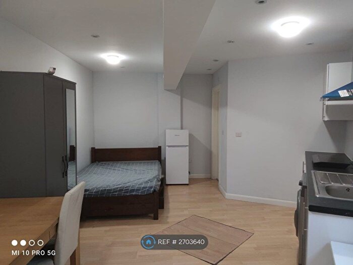 Studio To Rent In Hanover Avenue, Feltham, TW13