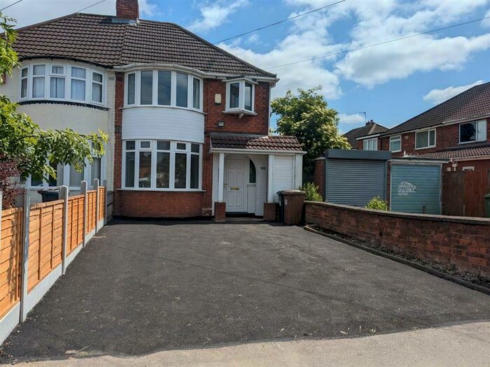 3 Bedroom Semi-Detached House To Rent In Lyndon Road, Solihull, B92