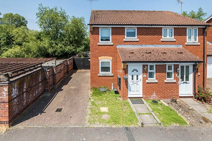 2 Bedroom Semi-Detached House For Sale In Venners Water, Didcot, OX11