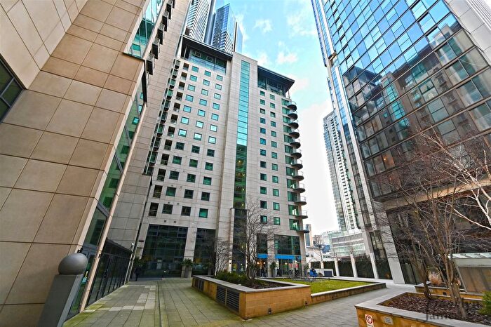 2 Bedroom Flat To Rent In Discovery Dock West, Canary Wharf, E14