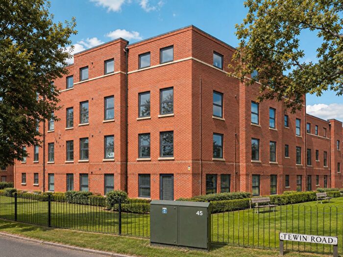 2 Bedroom Flat For Sale In Bridge Road East, Welwyn Garden City, AL7