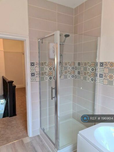 4 Bedroom Semi-Detached House To Rent In St John's Road, Manchester, M16