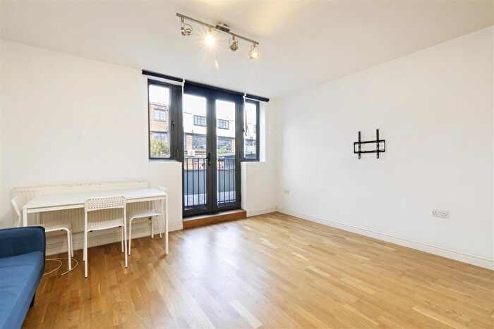 2 Bedroom Flat To Rent In Camden High Street, London, NW1
