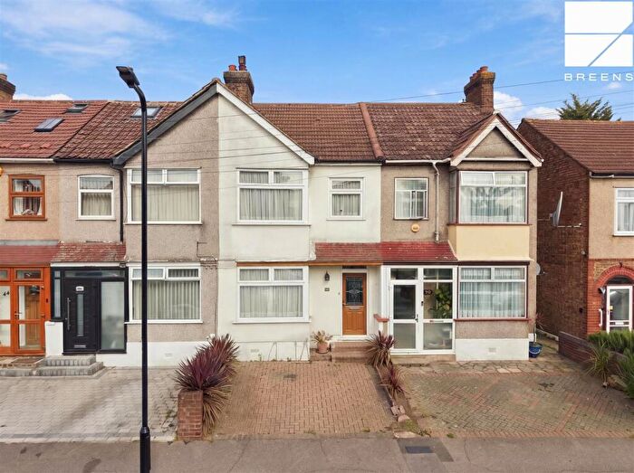 3 Bedroom House For Sale In Burnham Road, London, E4