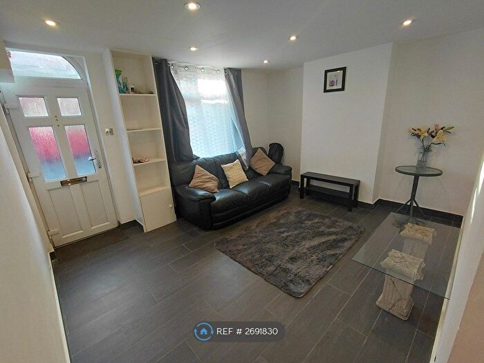3 Bedroom End Of Terrace House To Rent In Putney Bridge Road, London, SW18