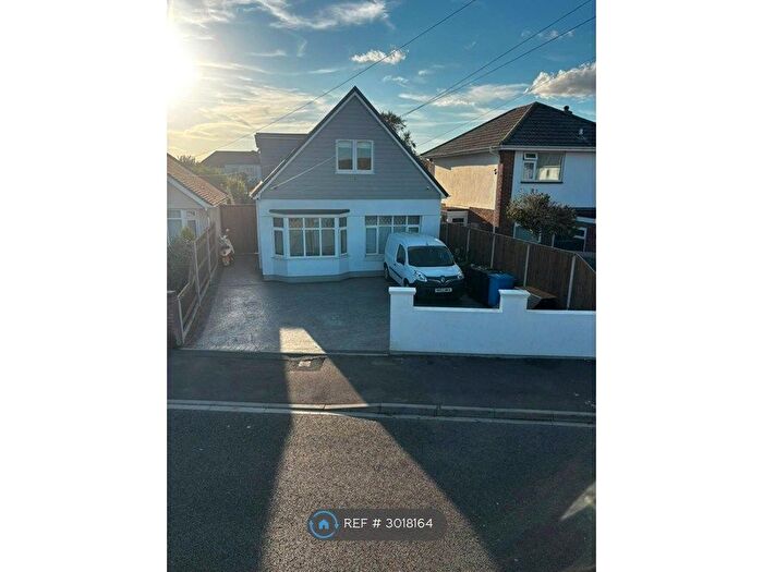 5 Bedroom Detached House To Rent In Hiley Road, Poole, BH15