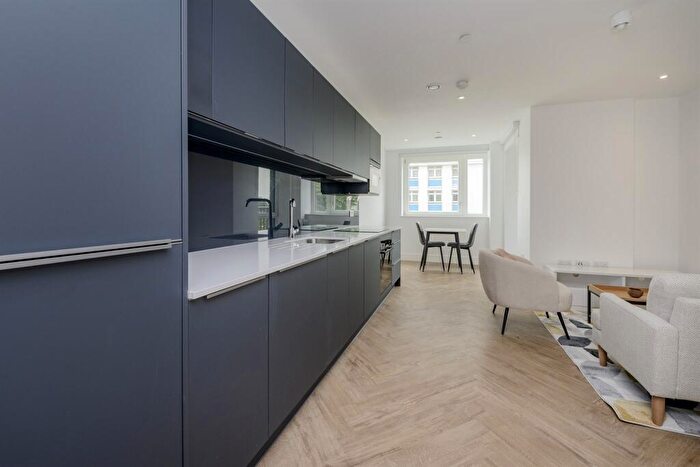 Apartment To Rent In Estelle House, Upper East, E3
