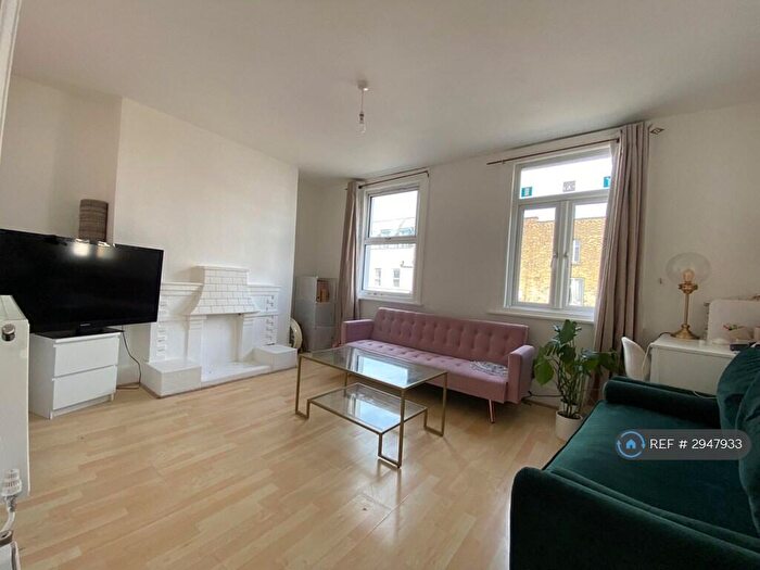 2 Bedroom Flat To Rent In The Grove, London, E15