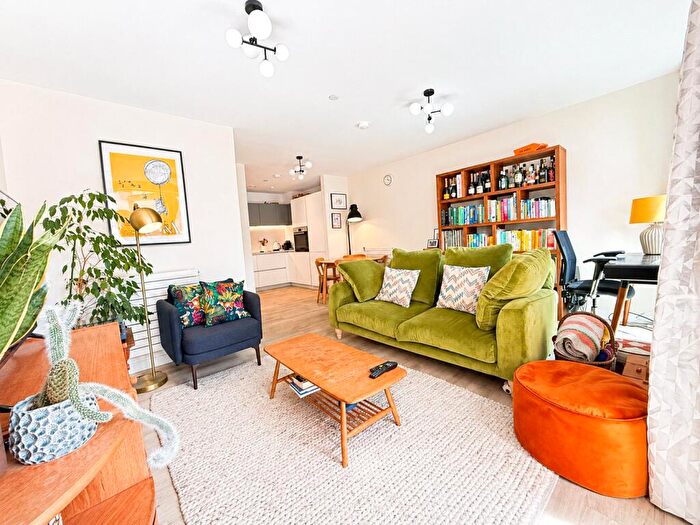 2 Bedroom Flat For Sale In Goodwood Road, London, SE14