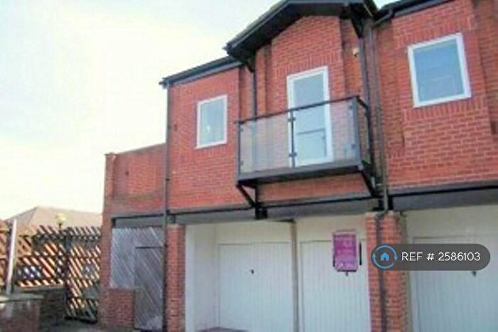 1 Bedroom Flat To Rent In Liecester Place, Leeds, LS2