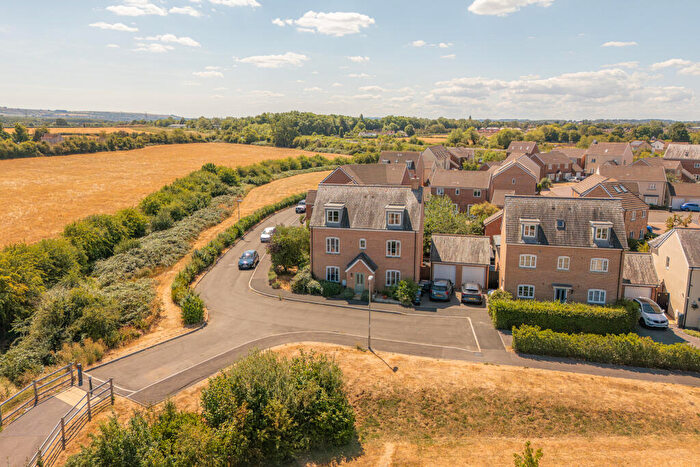 5 Bedroom Detached House For Sale In Kingfisher Close, Trowbridge, BA14