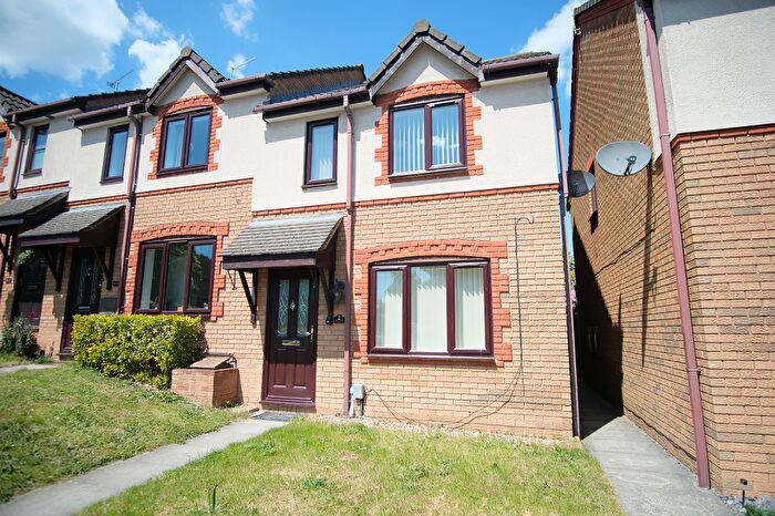 3 Bedroom Property To Rent In Percheron Drive, Knaphill, GU21