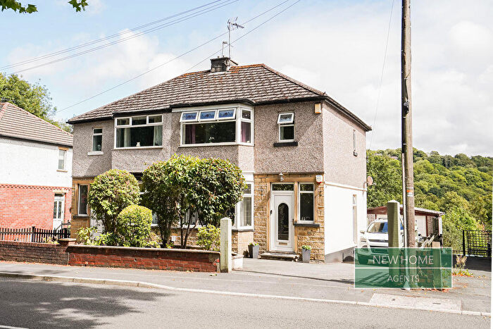 3 Bedroom Semi-Detached House For Sale In Meltham Road, Huddersfield, HD4