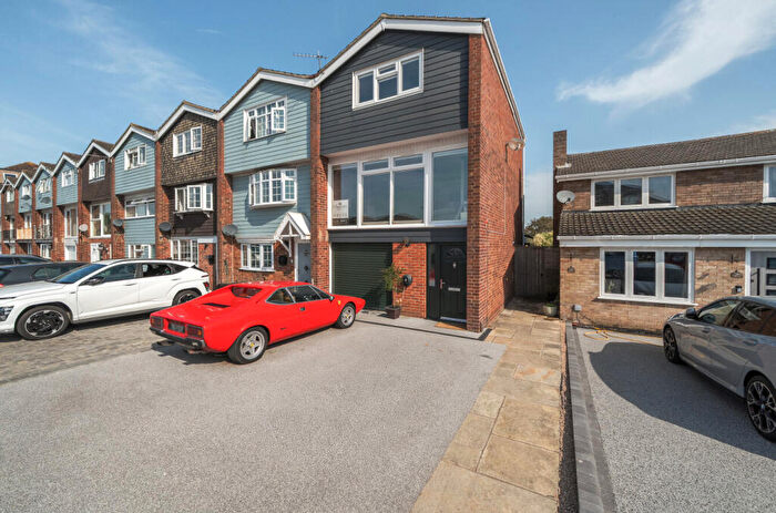 4 Bedroom End Of Terrace House For Sale In Gale Moor Avenue, Gosport, Hampshire, PO12