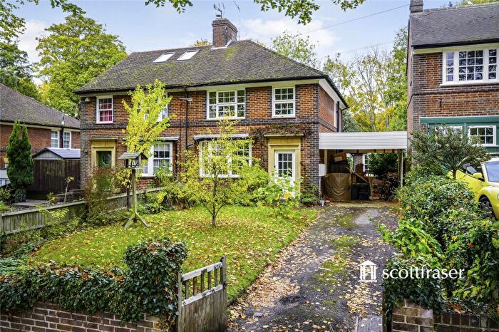 3 Bedroom Semi-Detached House To Rent In Morrell Avenue, Oxford, OX4