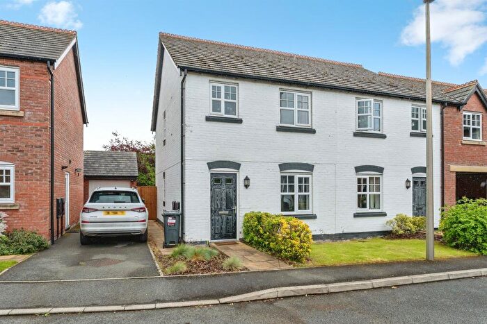 3 Bedroom End Of Terrace House For Sale In Granary Close, Milton Green, Chester, CH3