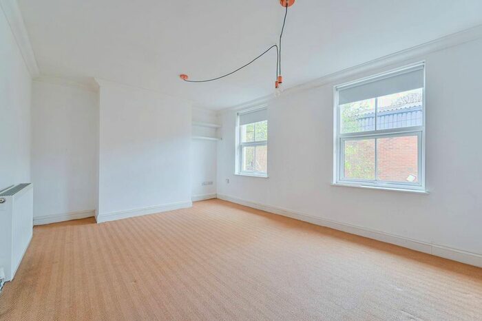 1 Bedroom Flat To Rent In Station Avenue, Brixton, London, SW9