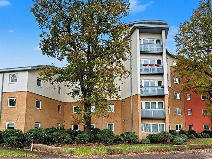 1 Bedroom Flat For Sale In Daniels House, Trafalgar Gardens, Three Bridges, RH10