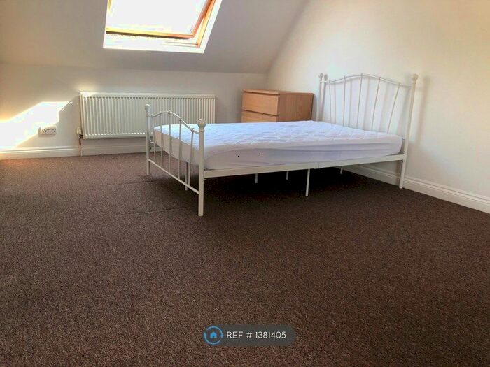 4 Bedroom Semi-Detached House To Rent In John Rous Avenue, Coventry, CV4