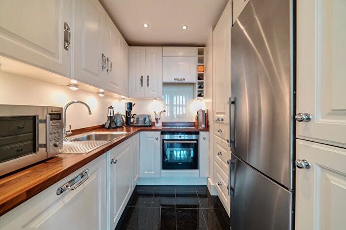 2 Bedroom Apartment To Rent In Westgate Terrace London, SW10