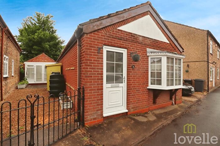 2 Bedroom Bungalow For Sale In High Street, Martin, LN4