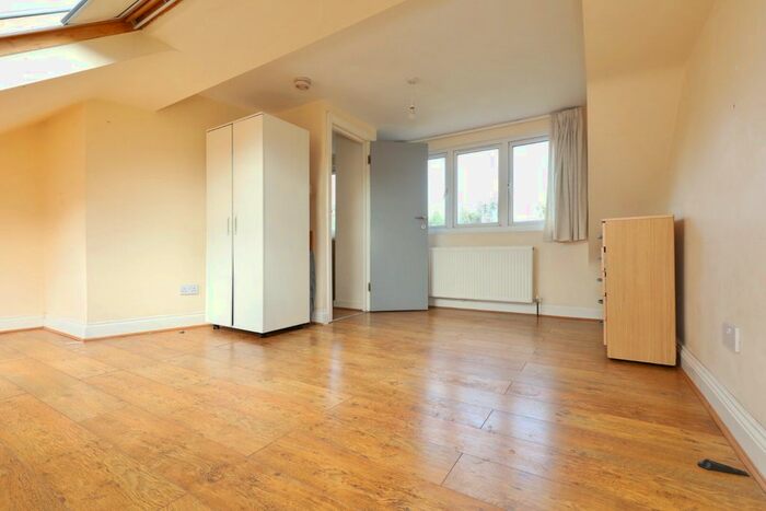2 Bedroom Flat To Rent In Coniston Road, London, N17