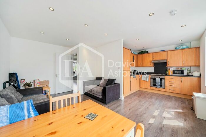 3 Bedroom Flat To Rent In Islip Street, Kentish Town, London, NW5