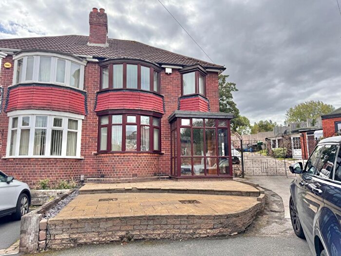3 Bedroom Semi-Detached House For Sale In The Broadway, West Bromwich, B71