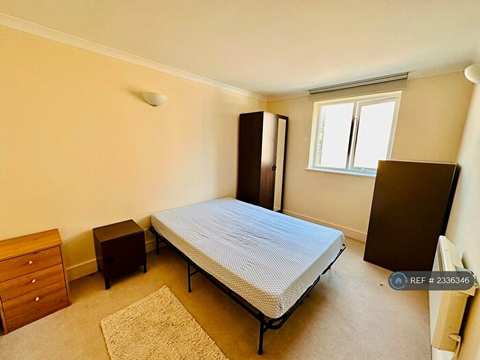 2 Bedroom Flat To Rent In Duckett Street, London, E1