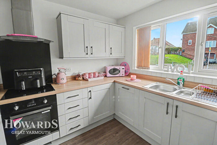 3 Bedroom Semi Detached House For Sale In Main Road, Filby, NR29
