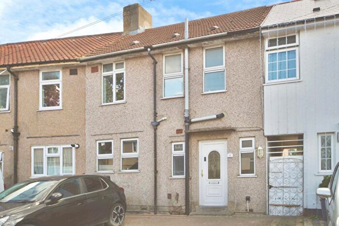 3 Bedroom Terraced House For Sale In Fieldway, Dagenham, Essex, RM8