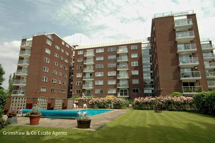 3 Bedroom Flat To Rent In Minster Court, Hillcrest Road, Ealing, London, W5