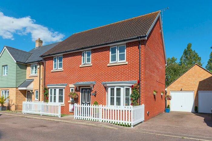4 Bedroom Detached House For Sale In The Spinnaker, St. Lawrence, Southminster, CM0